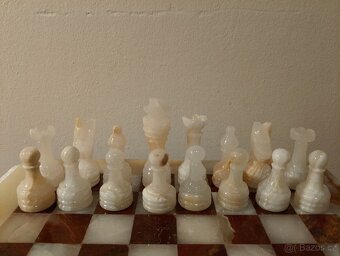 Luxusní onyxové šachy – ruční práce, velká sada (cca 40 cm) - 5