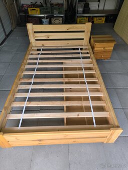 Prodám dřevěnou postel 200x120cm - 5