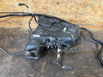 NÁDRŽ ADBLUE LAND ROVER DISCOVERY SPORT GK72-5J228-A - 5