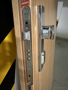 Bezpečnostní ocelové dveře šíře 80 cm - Levé - 5
