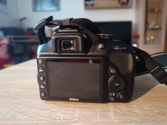 Fotoaparát Nikon D3400 + objektiv + baterie - 5