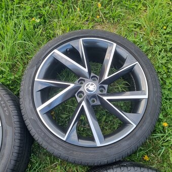 Vega sada R19 Superb Karoq - 5