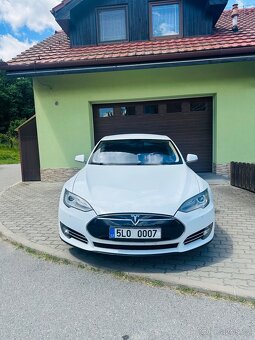 Tesla model S P85 - 5