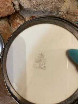 Malované talířky s kovovým okrajem, porcelán - 5