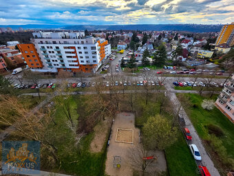 Pronájem útulného bytu 1+kk (24,2 m2) s patrem na spaní v Pr - 5