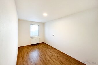 Bezbariérový byt 2+kk v novostavbě s parkovanim Velim - 5