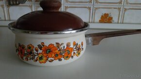 Nádobí: smaltované hrnce,hliníkové nádobí - 5