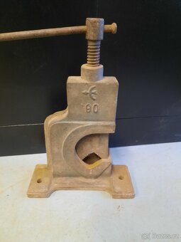 Svěrák na kulatinu trubky - 5