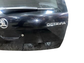 Páté dveře černá metalíza LF9R Škoda Octavia 3 kombi 2017 - 5