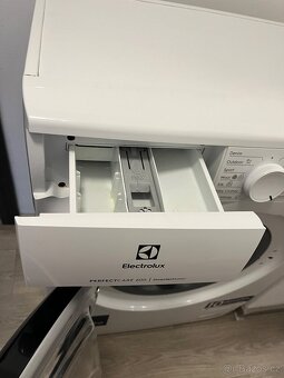 Prodám úzkou pračku electrolux - 5