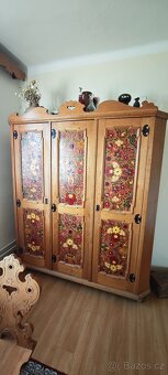 Nabízím k prodeji starožitný Slovácký nábytek - z roku 1935, - 5