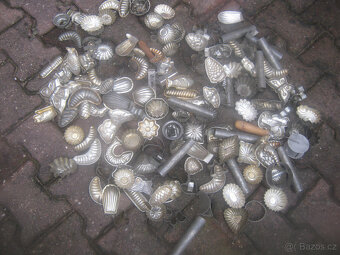 Prodám staré a starší vánoční formičky na cukroví. - 5