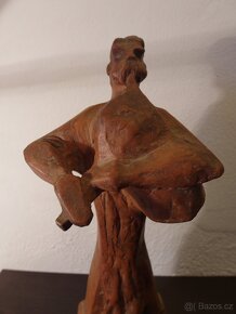 Socha z pálené hlíny - Dudák - 33 cm. - 5