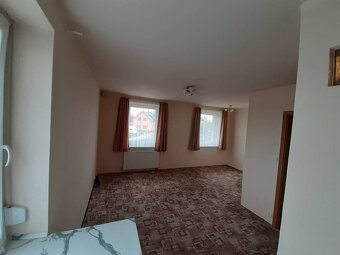 2+kk,65m2 v RD, P 9, 2NP, vyhr. park., dobíječ elektromobil - 5