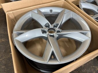 ORIGINÁLNÍ ALU KOLA AUDI A5 8T0601025F ET 32 8.5Jx19H2 - 5