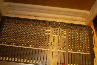 Behringer SX 3282 EURODESK a ALLEN HEATH PA28 - 5