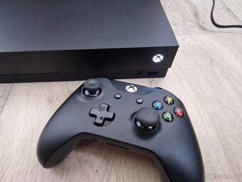 Xbox One X 1TB plus hry krabice - 5