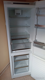 Kombinovaná chladnička Siemens KG 36EAW30 - 5