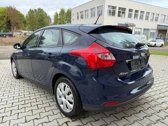 Ford Focus MK3 1.6i Benzín 77kw 2012 Serviska Nová STK DOVOZ - 5