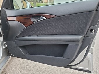 Mercedes E W211 rok 2003 - 5