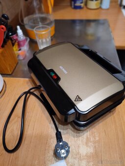 Nový zlatý sendvičovač Sencor - 5