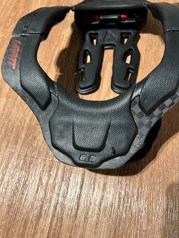 Krční chránič LEATT - 5