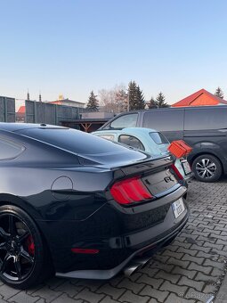 Ford Mustang GT - 5