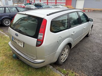 Ford Focus 1.6i - 5