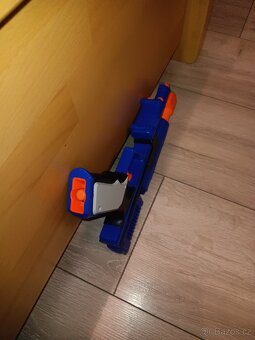 Nerf - originální pistole + 5 nábojů - 5