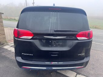 Chrysler Pacifica 3,6 RU LIMITED PANORAMA 2016 DPH - 5