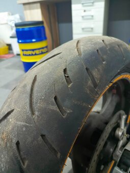 Přední a zadní kolo s kyvkou tlumič Ducati Monster 620 - 5