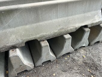 Prodám betonové bariéry/zábrany/svodidla 200x50 - 5