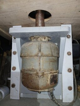 Prodám   stolní spodní frézku - 5