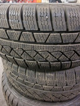 225/60/17 zimní - 5
