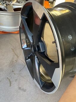 Originální disk Audi RS3 R19 - 5