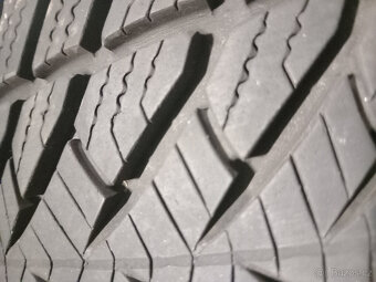 225/45R17 ZIMNÍ PNEUMATIKY GOODYEAR RUNFLAT - 5