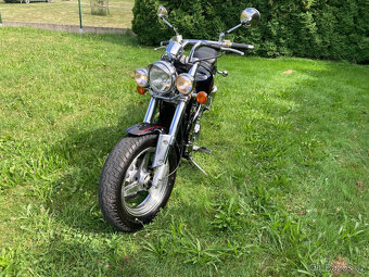 Suzuki Marauder VZ 800 - 5