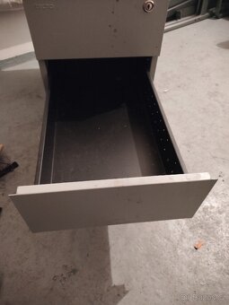 pojízdný trezor - 5