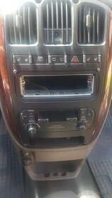 chrysler voyager - 5