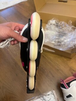 KOLEČKOVÉ BRUSLE - 5