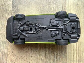 Model 1:24 Ford Mustang GT - MAISTO - 5
