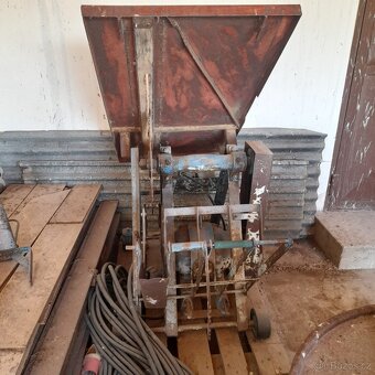 Prodej pila na dřevo - 5