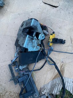 Díly z pravých dveří bmw e36 coupe - 5