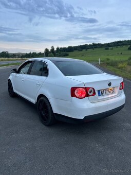 Volkswagen Jetta 2.0tdi bkd - 5