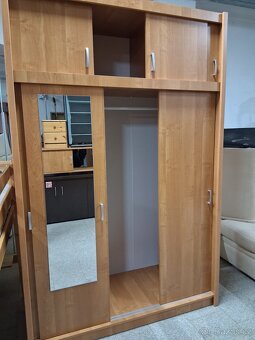 Šatní skříň s posuvnými dveřmi - 5