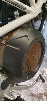 Ochrana krytu spojky KTM 690, Husqvarna 701, GasGas 700 /Lc4 - 5