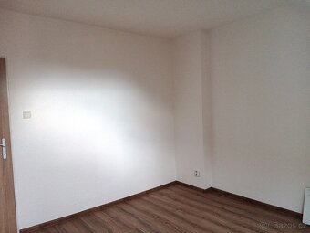 Byt 1+1, Závodu míru Karlovy Vary-Stará Role - 5