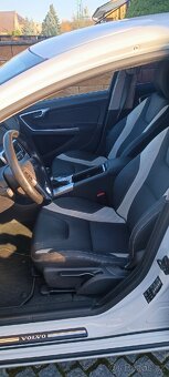 Volvo V60 2.0 diesel D3 120kw, 5 válec, r-design, MANUÁL - 5