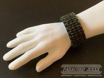 Paracord náramek (18 cm) oliv - blue - white - 5