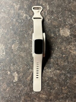 Chytrý náramek Fitbit Charge 5 bílý - 5